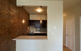 1 bed, 1 bath, $2,400, Unit 4R