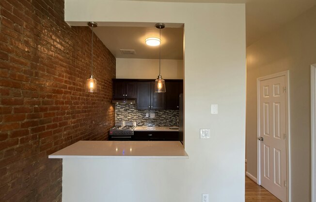 1 bed, 1 bath, $2,400, Unit 4R