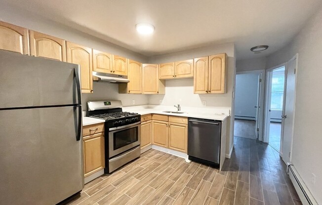 3 beds, 1 bath, $5,400, Unit 4