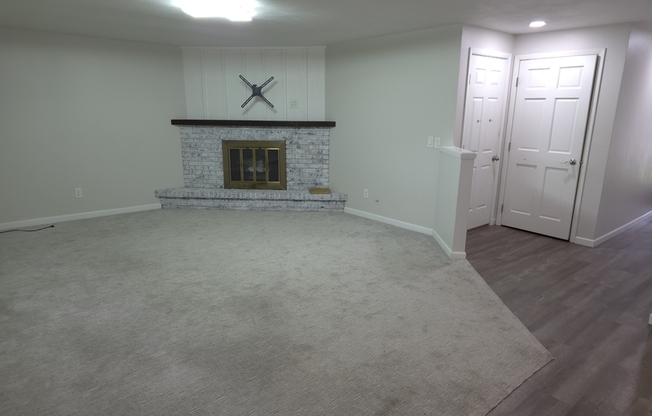 3124 N BLUEMOUND DR