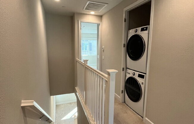 221 LAUREL KNL DR