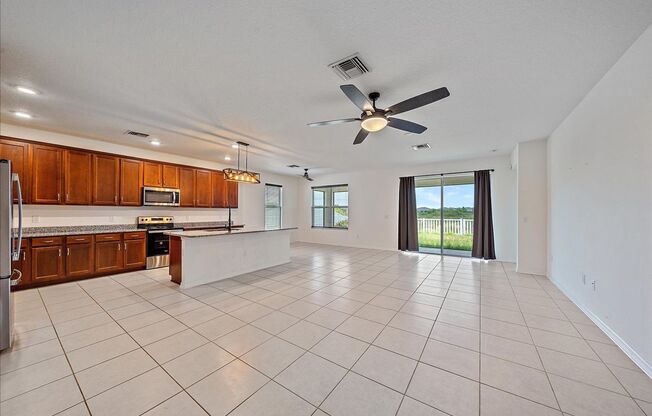 Annual 4 bed/2 bath Single Family Home inWillow Walk