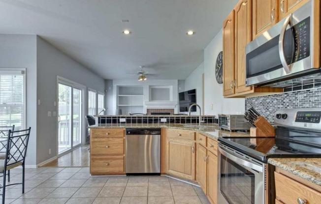 Beautiful 4 Bedroom In Rose Garden Estates!!