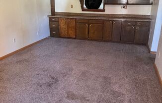 2 beds, 1 bath, $895