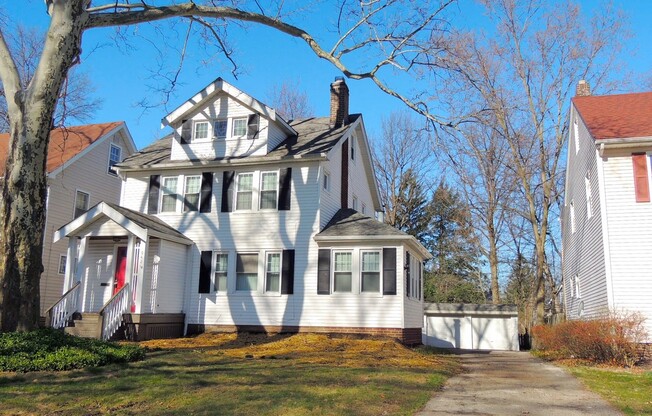 3 Bed - 1 Bath Colonial is available for Rent!