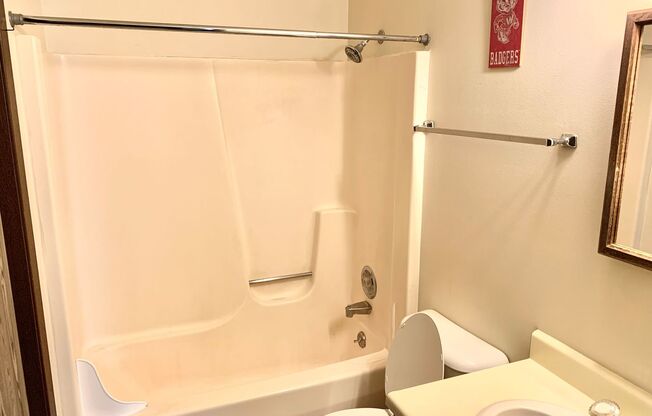 Studio, 1 bath, $1,100, Unit 2525-D