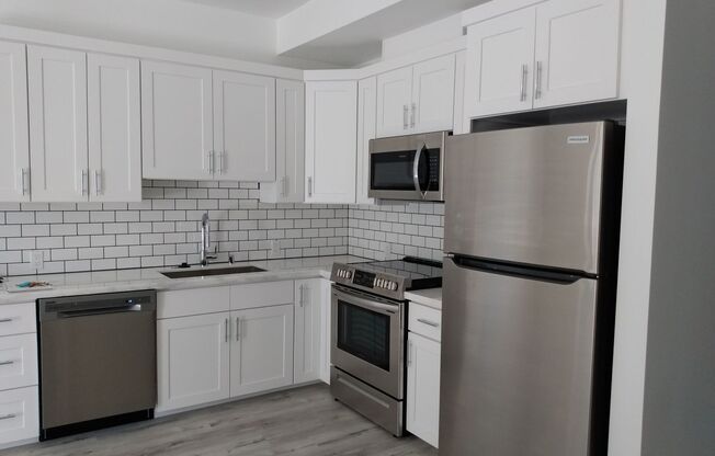 2 beds, 1 bath, 745 sqft, $1,995, Unit 8513-302