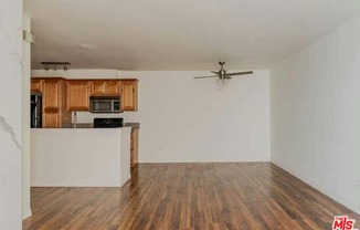 1 bed, 1 bath, 800 sqft, $2,100, Unit 517