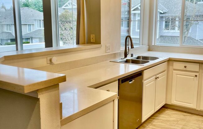 2 Bed / 1 bath townhome at Summerhill Village in Issaquah $2,995/mo