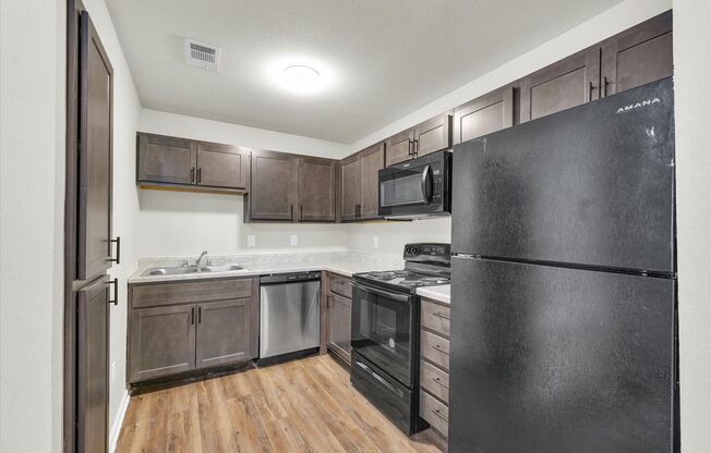 3 beds, 3 baths, 1,022 sqft, $1,369, Unit 13-302