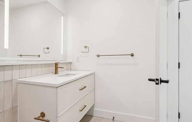 3 beds, 2 baths, 1,250 sqft, $3,667, Unit 110