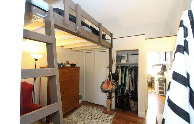 1 bedroom in  great location in Fairmount- Available August 1st