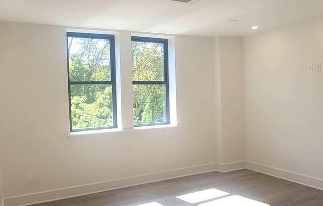 1 bed, 1 bath, $5,500, Unit 4F