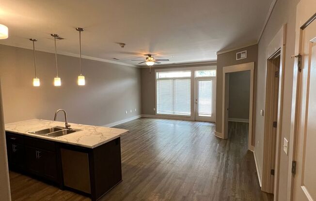 1 bed, 1 bath, 798 sqft, $905, Unit 101