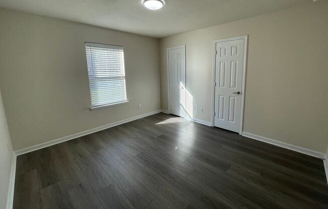 3 beds, 1 bath, $1,600