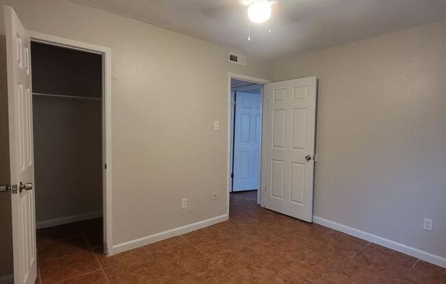 2 beds, 1 bath, $899, Unit 1