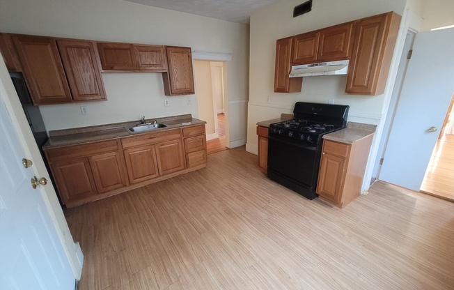 3 beds, 1 bath, 1,600 sqft, $3,300, Unit 2