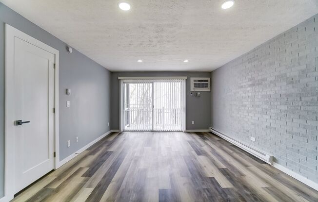 3 beds, 2 baths, 1,130 sqft, $1,875, Unit 5564-03
