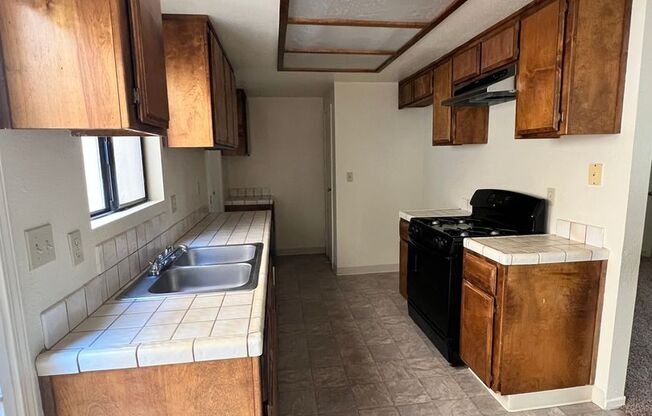 2 beds, 1.5 baths, $1,595, Unit Unit G