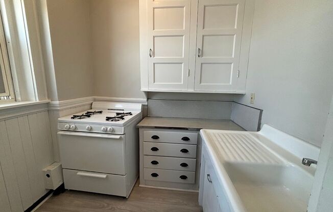 1 bed, 1 bath, $1,800, Unit 11