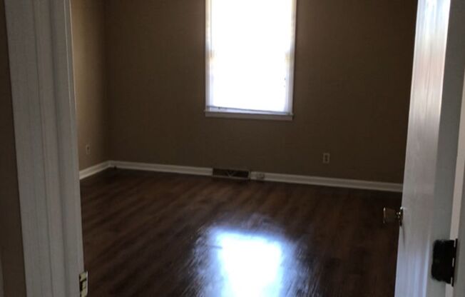 2 beds, 1 bath, 950 sqft, $1,200, Unit Unit B