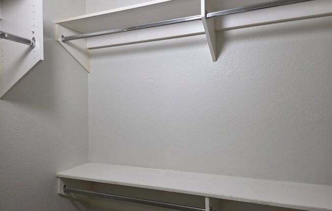 2 beds, 2 baths, $2,100, Unit #1048