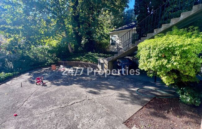 2 beds, 1 bath, $1,370, Unit 04