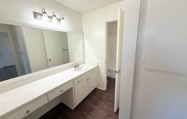 1 bed, 1 bath, 713 sqft, $2,075, Unit A122