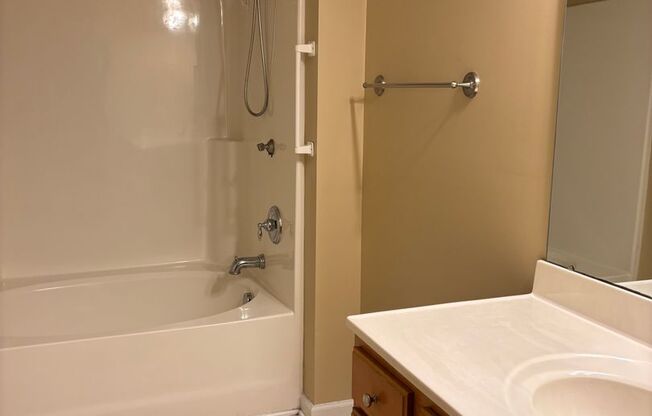 2 beds, 2 baths, $1,295, Unit Unit 208