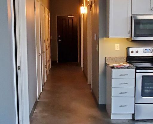 2 beds, 1 bath, 912 sqft, $1,704, Unit 101W