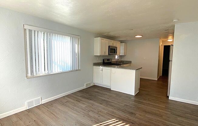 *Updated 1BD/1BA Apartment Available in Brentwood*