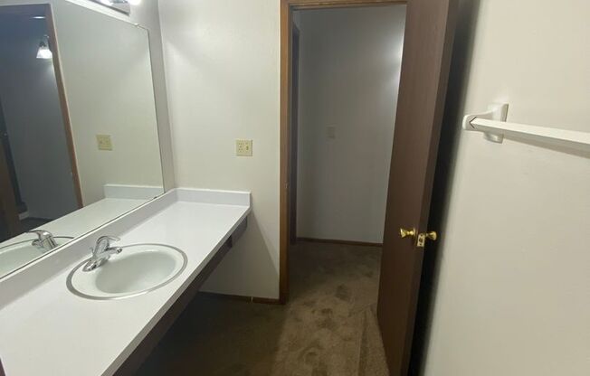1 bed, 1 bath, 710 sqft, $999, Unit 5188 E06