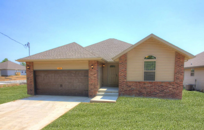 3 beds, 2 baths, $1,545