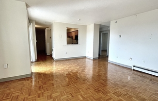 2 beds, 1 bath, 940 sqft, $2,595, Unit 14M