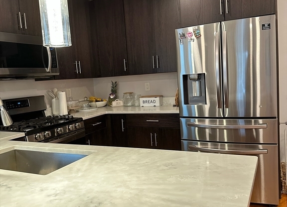 1 bed, 1 bath, 1,000 sqft, $2,200, Unit 303