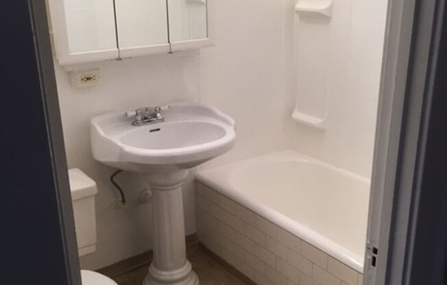Studio, 1 bath, 400 sqft, $1,150, Unit 01 - 016