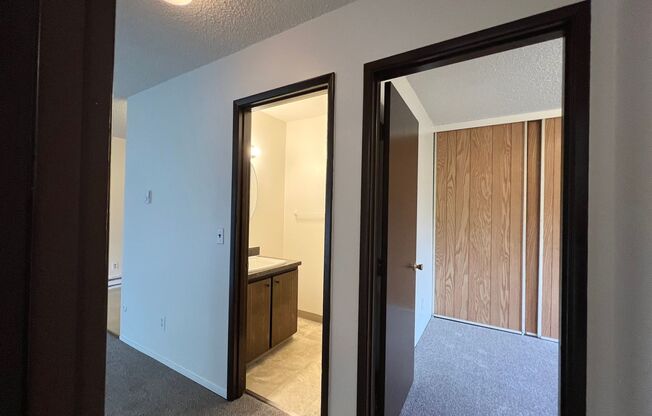 2 beds, 1 bath, 700 sqft, $1,275, Unit 415