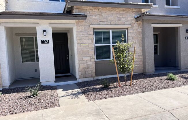 TOWN HOME WITH COMMUNITY POOL AND GATED COMMUNITY
