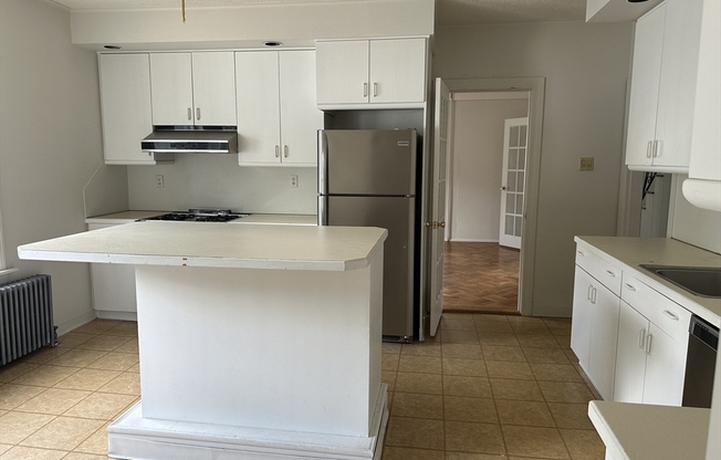 2 beds, 1 bath, 1,600 sqft, $3,000, Unit 29