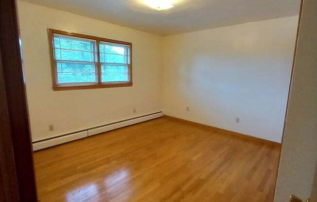 2 beds, 1 bath, 903 sqft, $1,250, Unit B-2