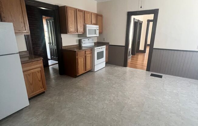 2 beds, 1 bath, $1,495