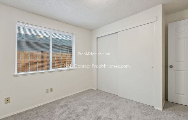 3 beds, 1.5 baths, $1,899, Unit 1583 NE Hacienda Avenue