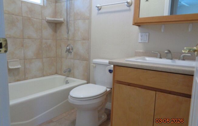 Adorable 2 Bedroom 1 Bath in the heart of Quartz Hill