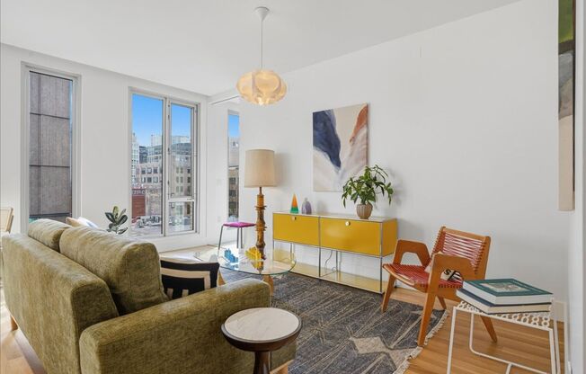 937 Condos - South Facing 2 bed/2 bath w/parking/storage/concierge/all utilities except electricity (PEARL DISTRICT)