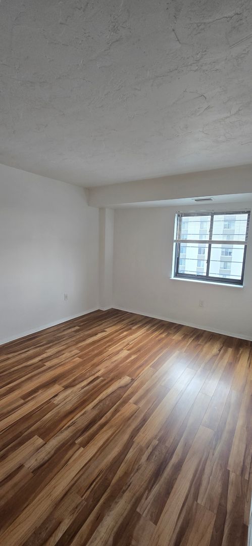 2 beds, 1.5 baths, 1,145 sqft, $1,300, Unit 55-9B6