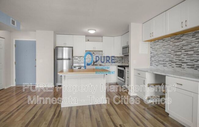 26 10th Street W