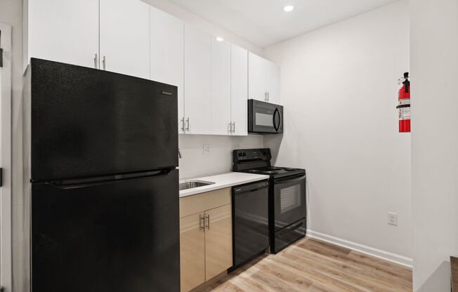 2 beds, 2 baths, 875 sqft, $1,350, Unit Unit 204