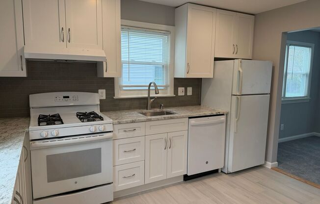 Lovely Renovated Rambler Close to METRO, Parks, Etc.