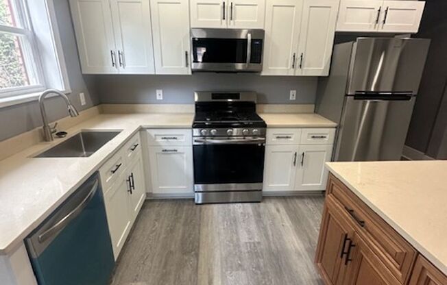Beautifully Renovated 1-Bedroom Apartment on Frankstown Avenue – Modern & Bright!