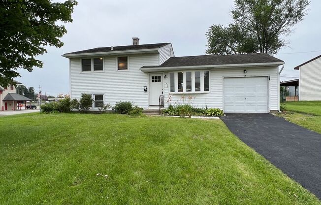 Bensalem 3 bedroom 1 bath + Basement near Parx and Street Rd